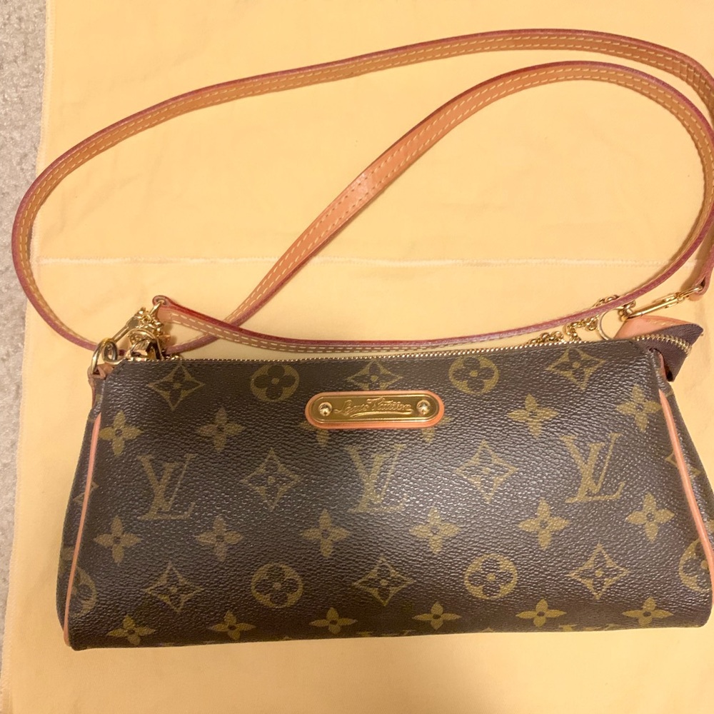 Louis Vuitton eva clutch